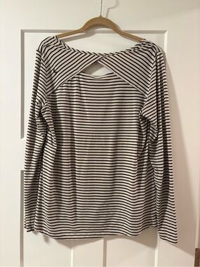 Classic Lole Black and Cream Striped Long-Sleeve Top with Twist Back, size XL